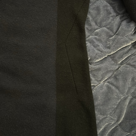 GUC Ann Taylor Navy and Black Warm Sweater Size Medium (would fit small though) - Picture 4 of 8